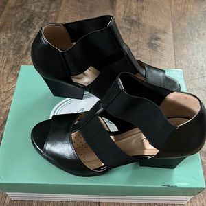 WOMENS BLACK STRAP SANDAL
